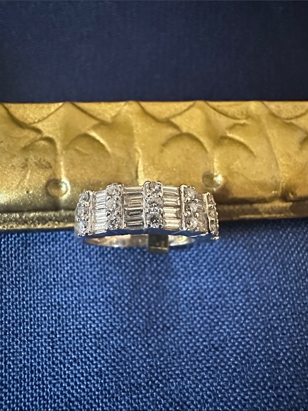 Elegant 18Kt gold  Diamond Baguette & Round Ring
